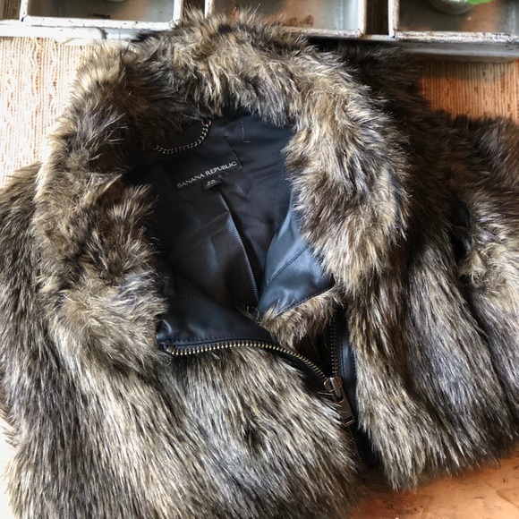 Perfect Condition Faux Fur Banana Republic Vest - Picture 3 of 5